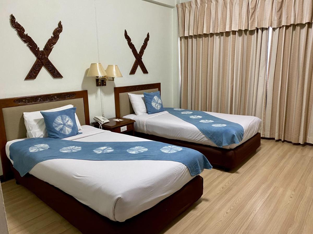 Maeyom Palace Hotel Phrae Exteriör bild