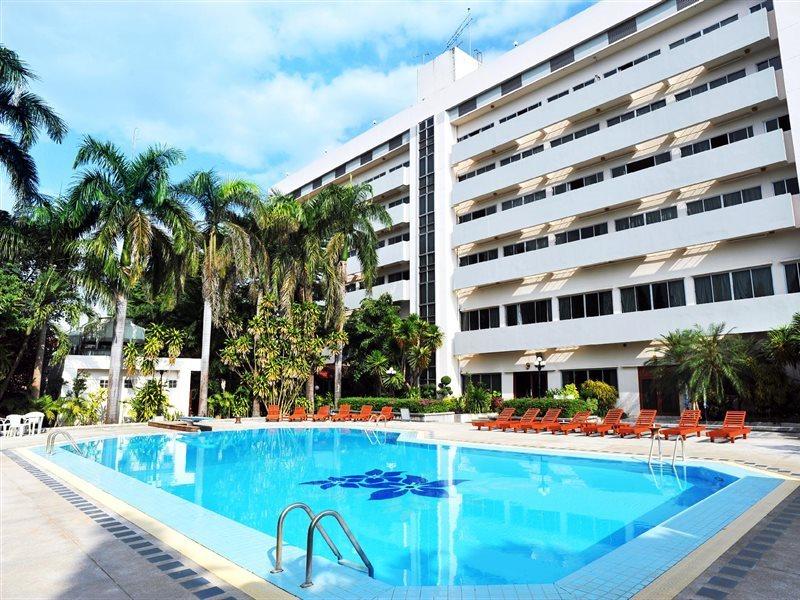 Maeyom Palace Hotel Phrae Exteriör bild