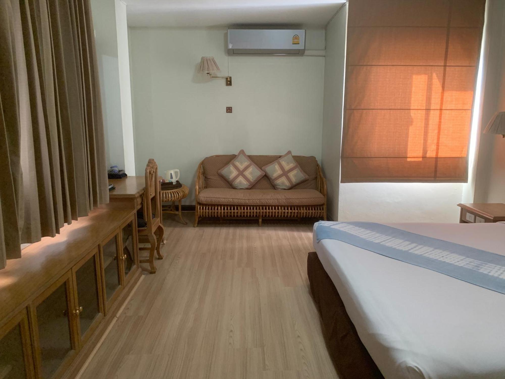 Maeyom Palace Hotel Phrae Exteriör bild