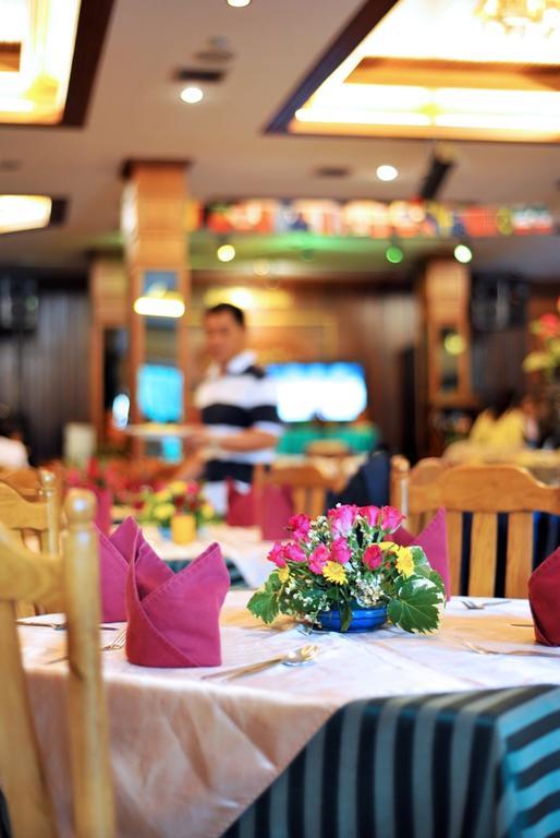 Maeyom Palace Hotel Phrae Exteriör bild