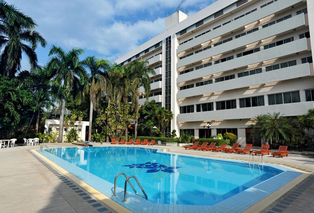 Maeyom Palace Hotel Phrae Exteriör bild