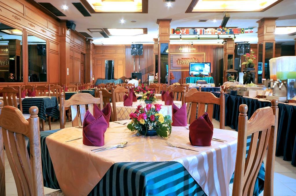 Maeyom Palace Hotel Phrae Exteriör bild