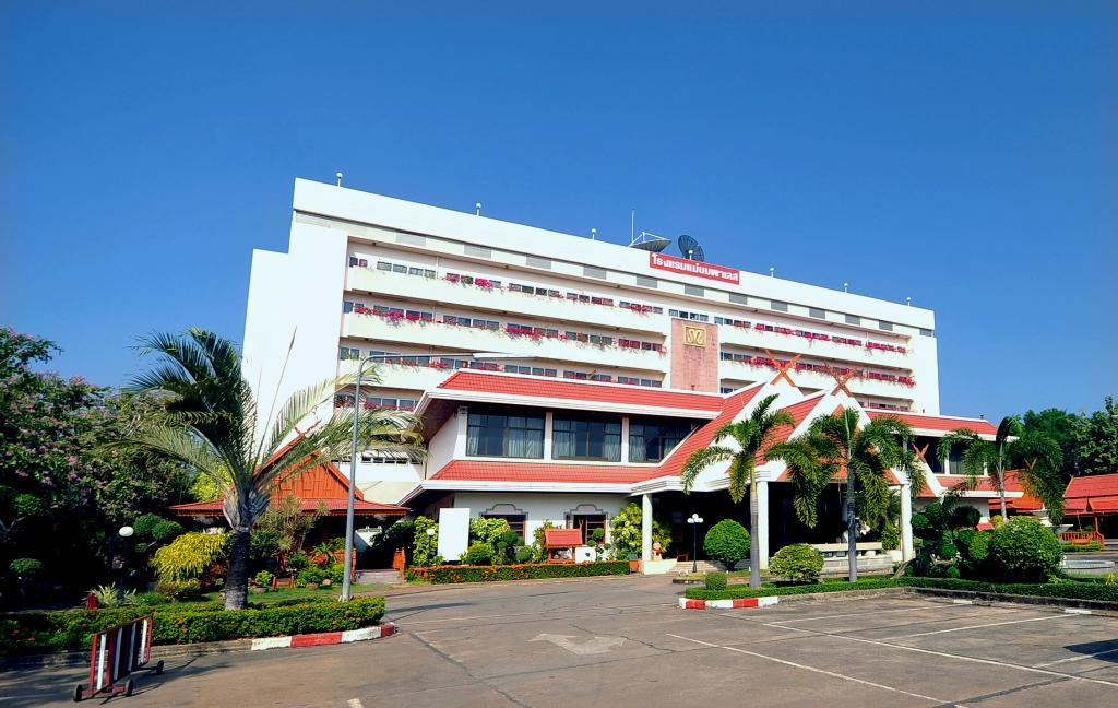 Maeyom Palace Hotel Phrae Exteriör bild