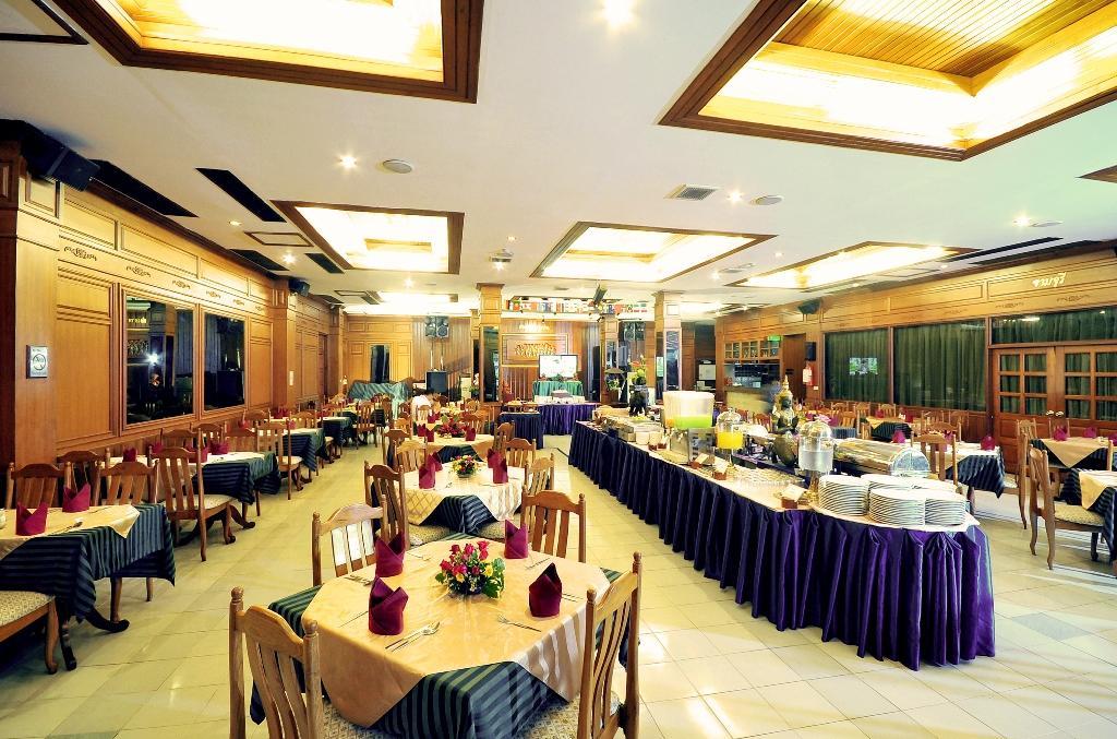 Maeyom Palace Hotel Phrae Exteriör bild