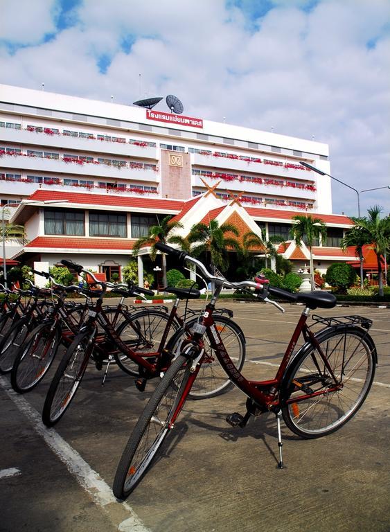 Maeyom Palace Hotel Phrae Exteriör bild
