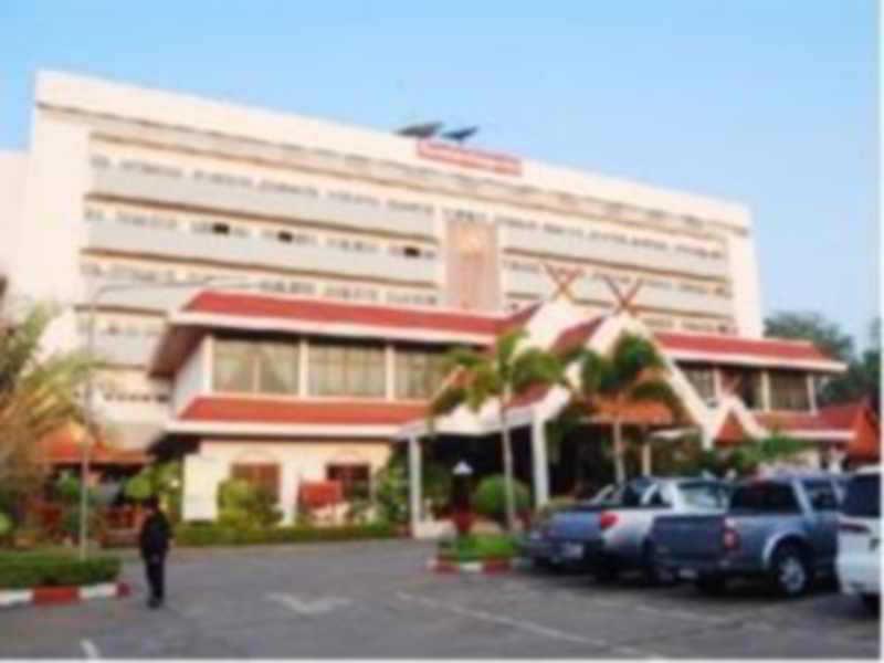 Maeyom Palace Hotel Phrae Exteriör bild
