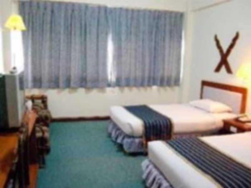 Maeyom Palace Hotel Phrae Exteriör bild