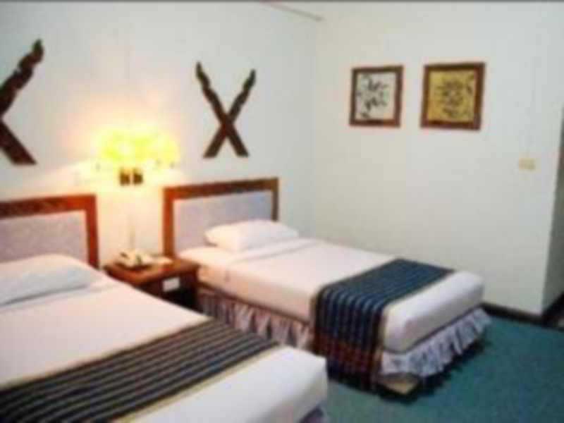 Maeyom Palace Hotel Phrae Exteriör bild